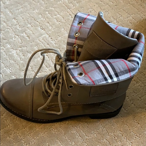 Brand new SoftMoc Battista Grey/Plaid Combat Boots - Picture 6 of 7